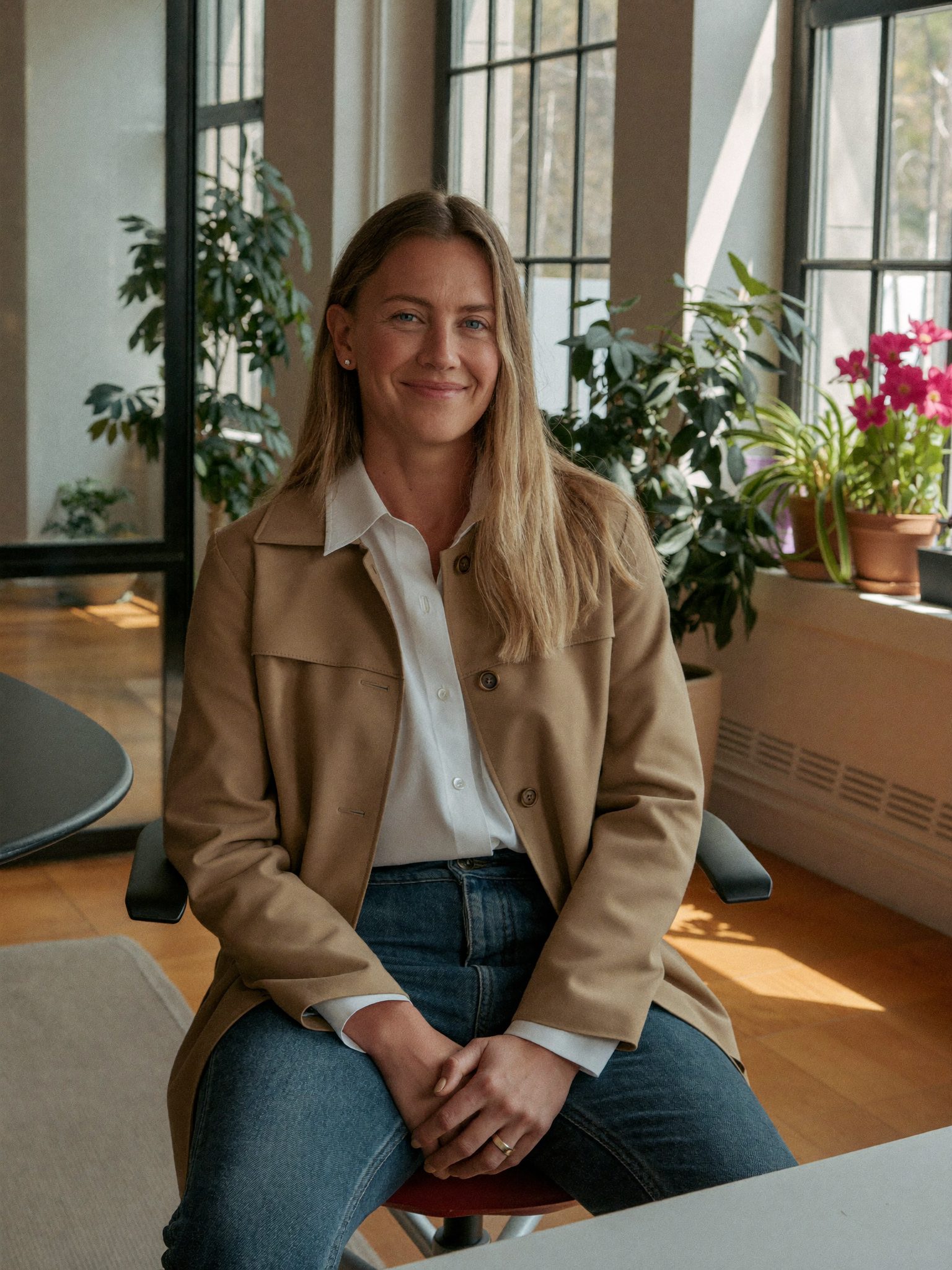 Portrait de Camille Roussel dans l'agence